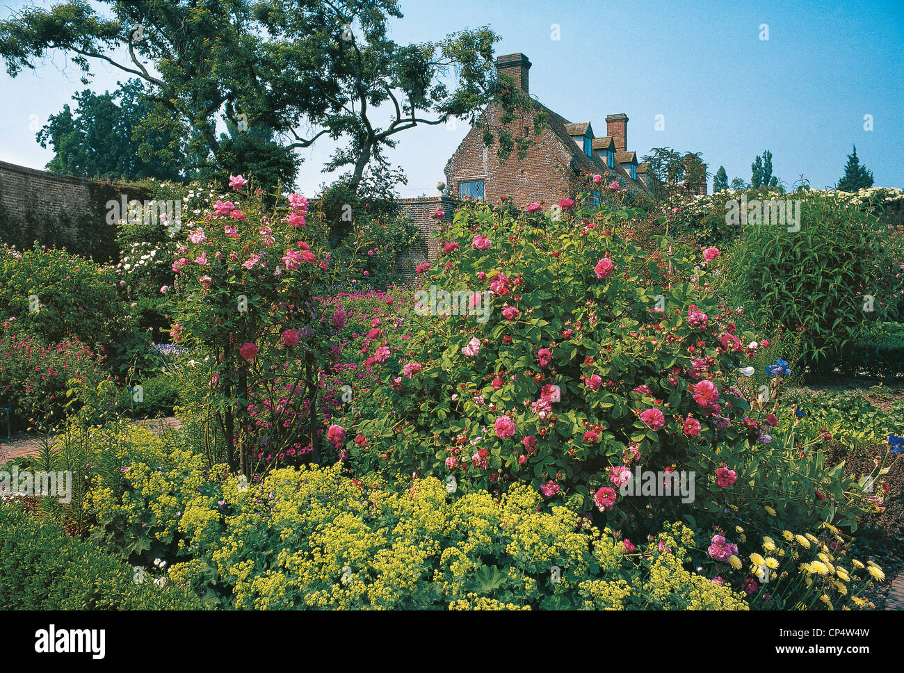 United Kingdom - England - Kent, Sissinghurst Castle Garden. Entwurf des Vita Sackville-West und Harold Nicolson im Jahr 1930. Stockfoto