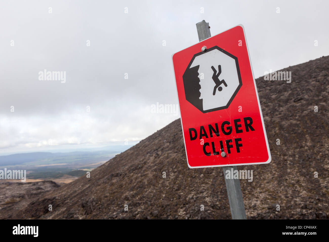 Ein Zeichen der Gefahr Cliff in Whakapapa, Mount Ruapehu, Ruapehu-Distrikt in Neuseeland Stockfoto