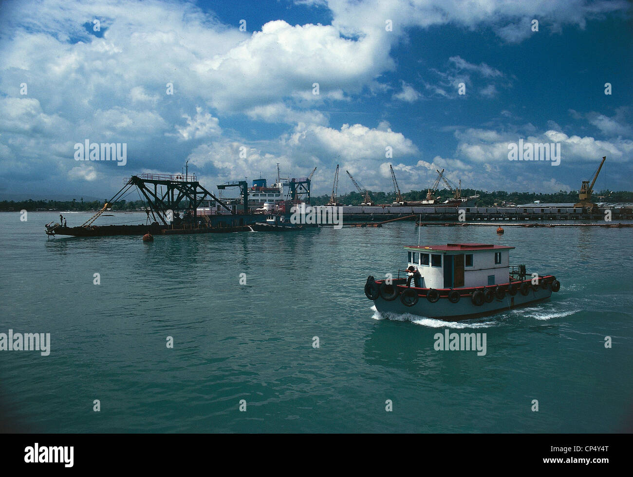Costa Rica - Puerto Limon. Boot rund um den Hafen. Stockfoto