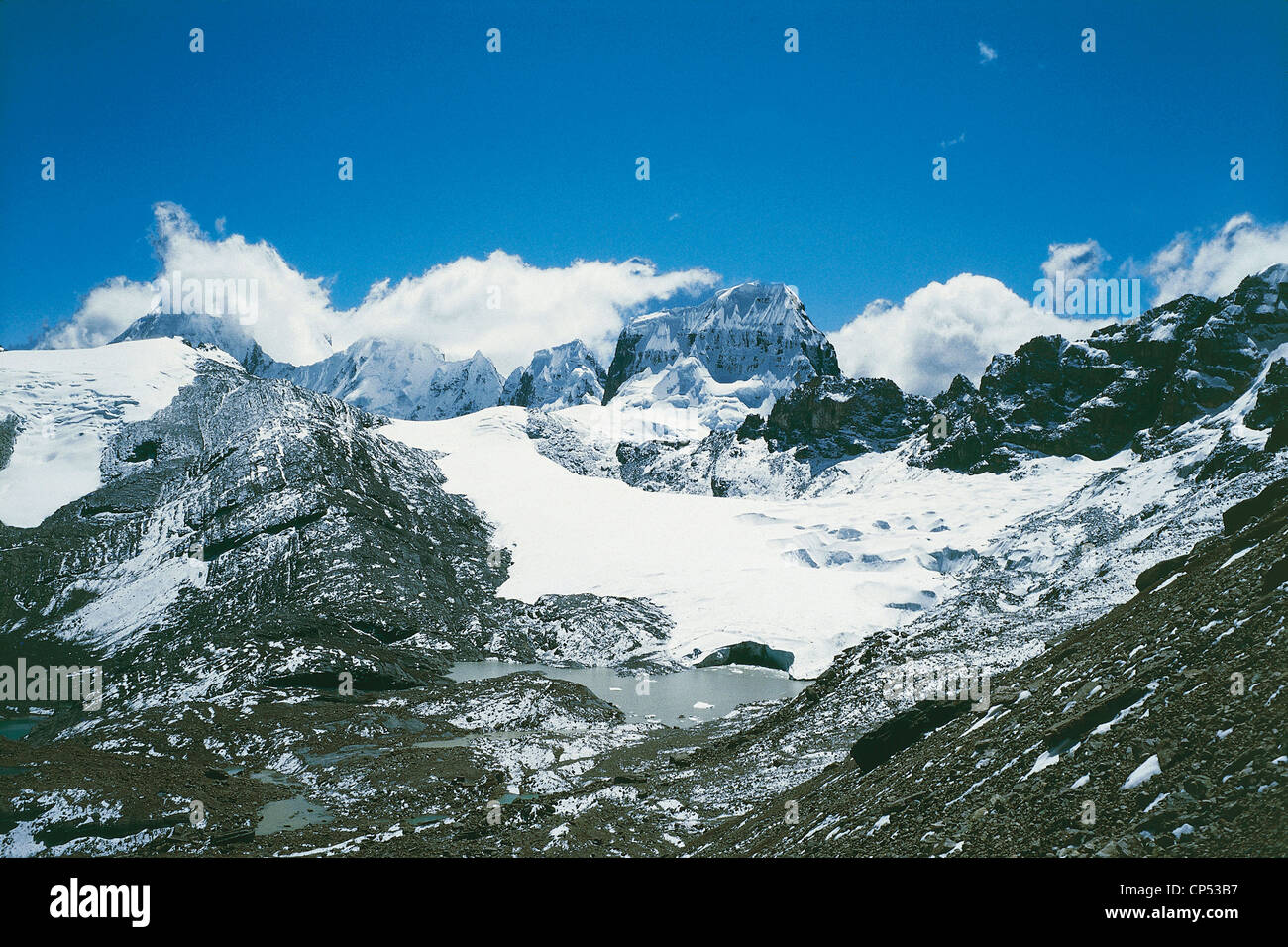 Peru - Anden - Cordillera Huayhuash. Nevado Nevado und Trapecio Sarapo. Stockfoto