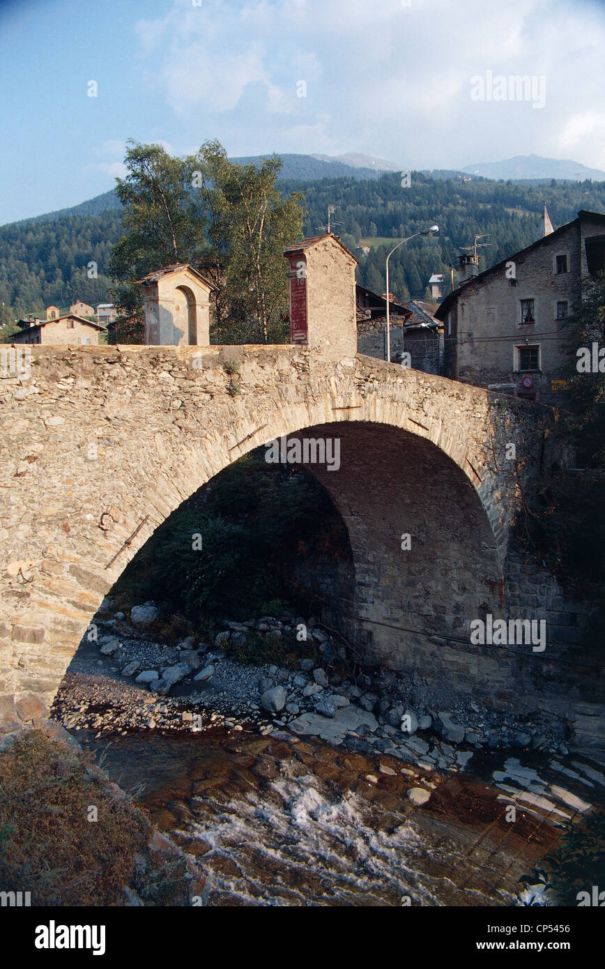 Lombardei - Valtellina - Bormio (So). Combo von der Brücke über den Fluss Frodolfo. Stockfoto