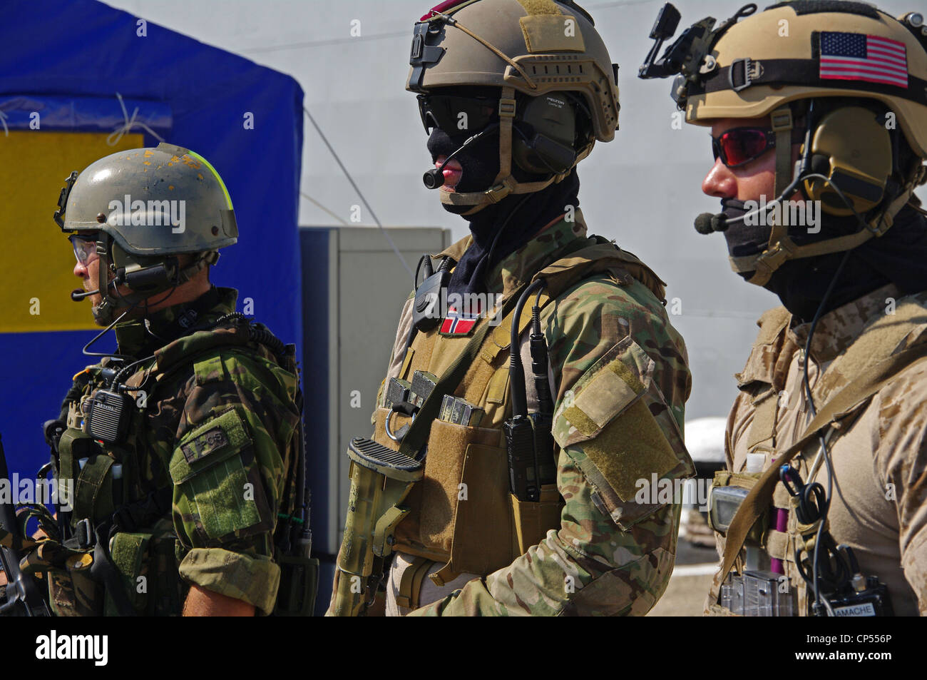 US Special Operations zwingt mit norwegischen und rumänische Spezialeinheiten während einer gemeinsamen Trainingsbetrieb 17. September 2011 in Constanta, Rumänien Stockfoto