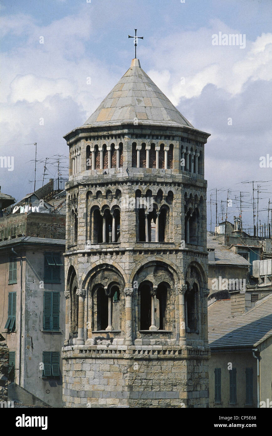 Ligurien - Genua. Nolare achteckige Turm oder Turm der Kirche von San Donato im romanischen Stil. Stockfoto