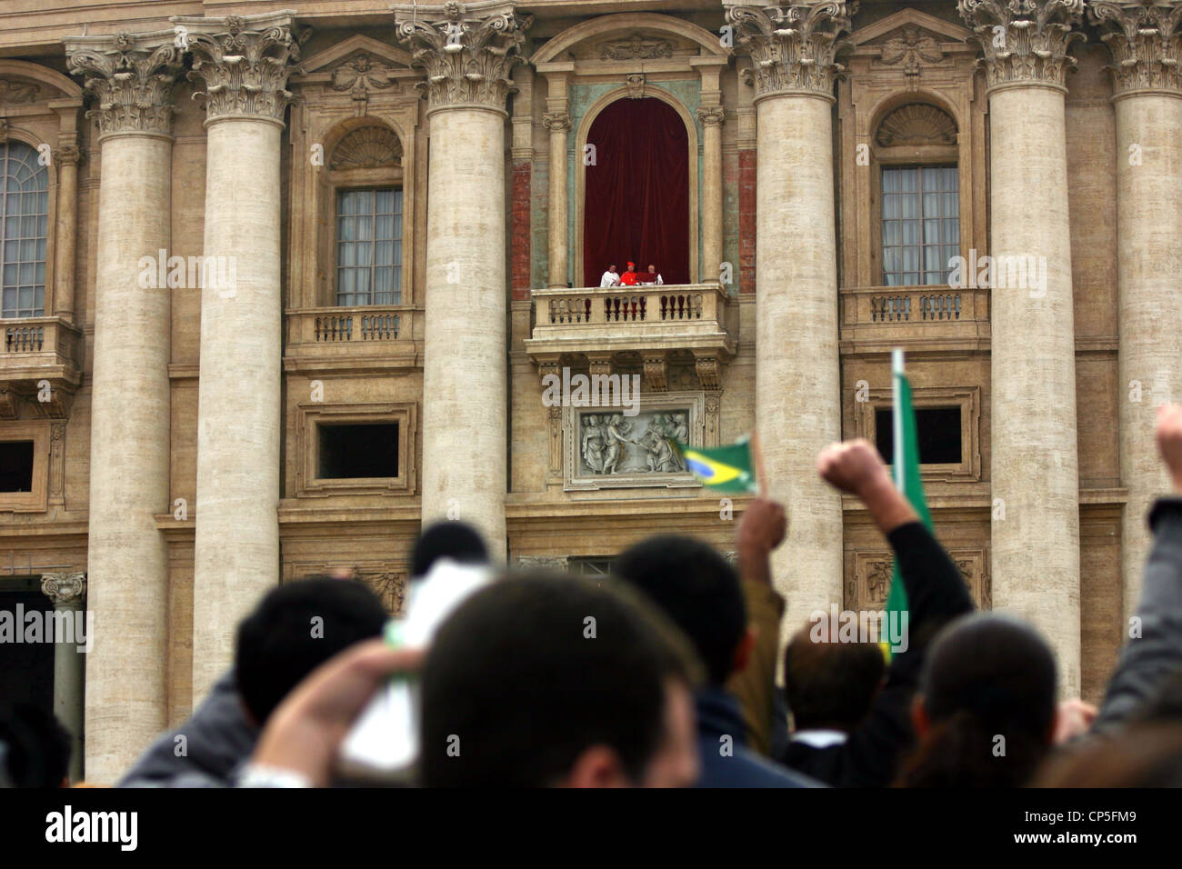 Vatikanstadt XXI Jahrhundert - 20. April 2005. Botschaft von Papst Benedikt XVI. Stockfoto