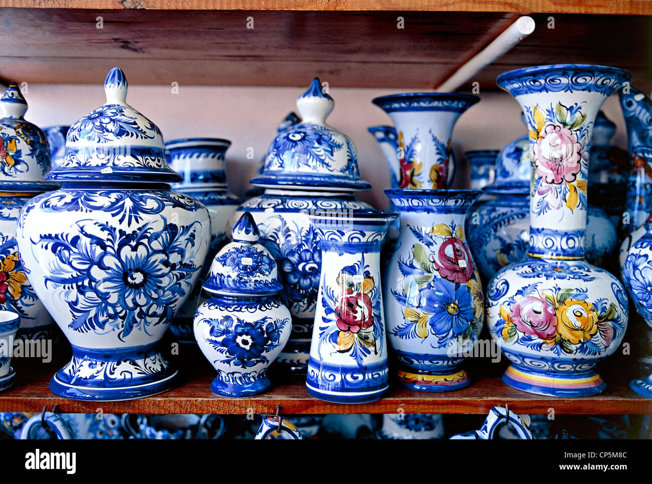 Portugal Centro Nazare. Verkauf von Kunsthandwerk Keramik