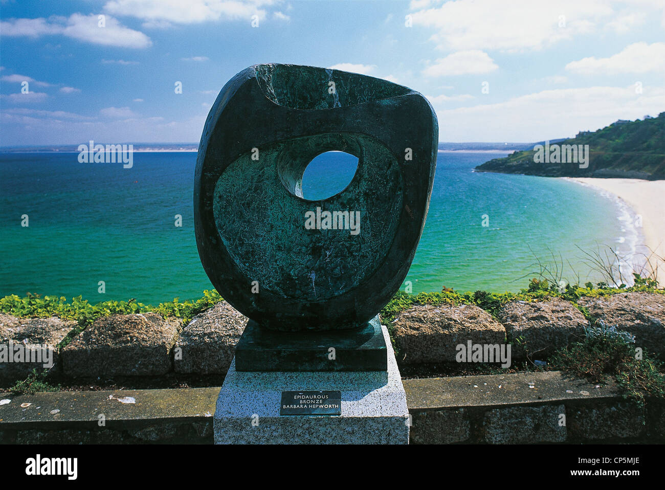 Vereinigtes Königreich ENGLAND SAINT IVES EPIDAUROUS Bronze-Skulptur von Barbara Hepworth Stockfoto