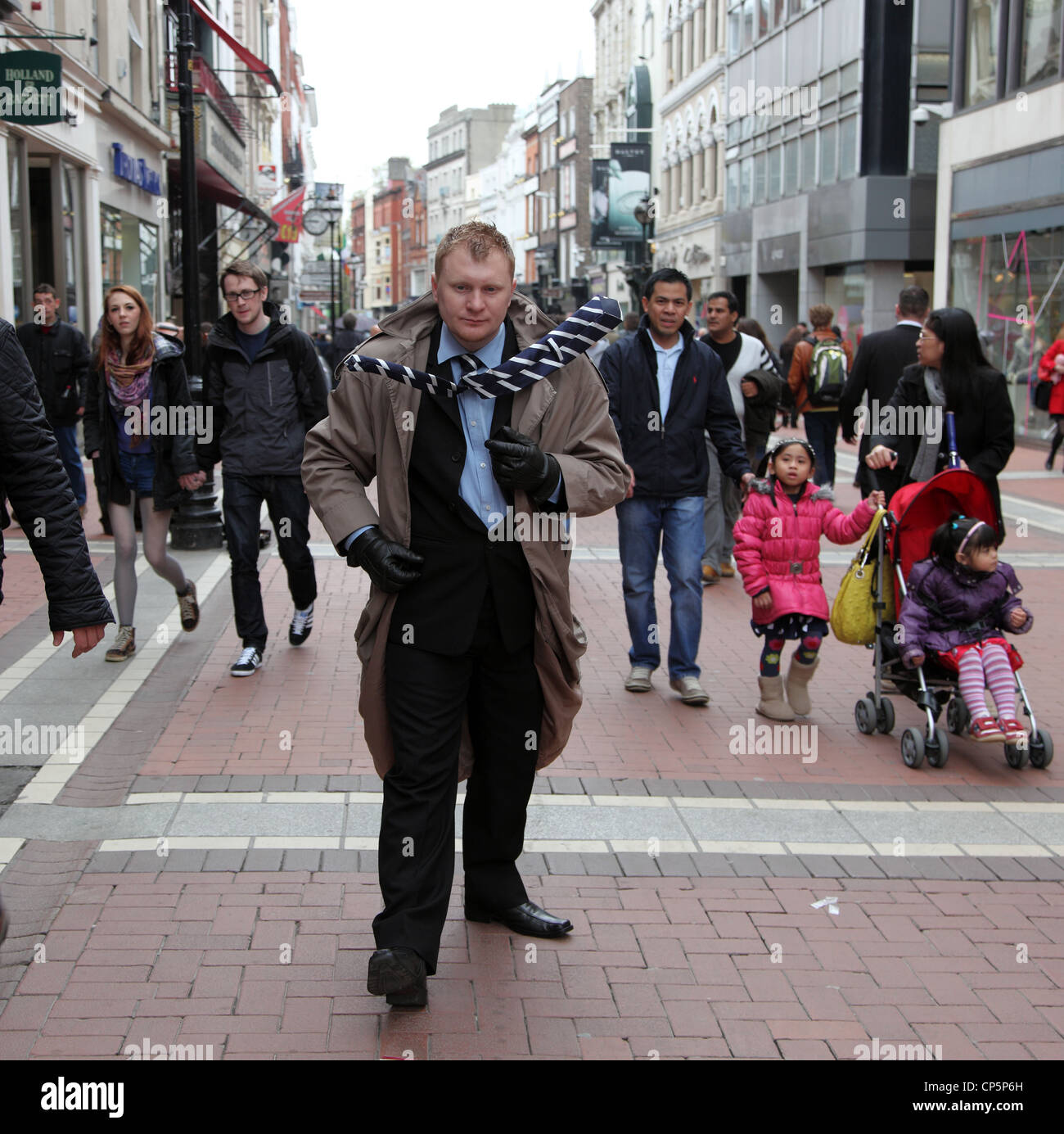lebende Statue Performance-Künstlerin, Grafton Street, Dublin, Irland Stockfoto