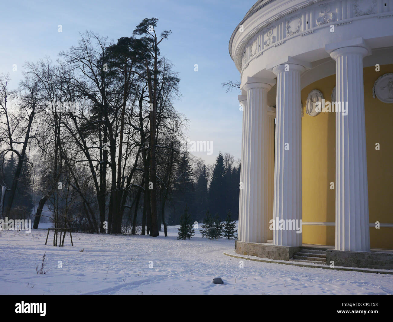 Sankt Petersburg, Russland, Pawlowsk Park, Tempel der Freundschaft im winter Stockfoto