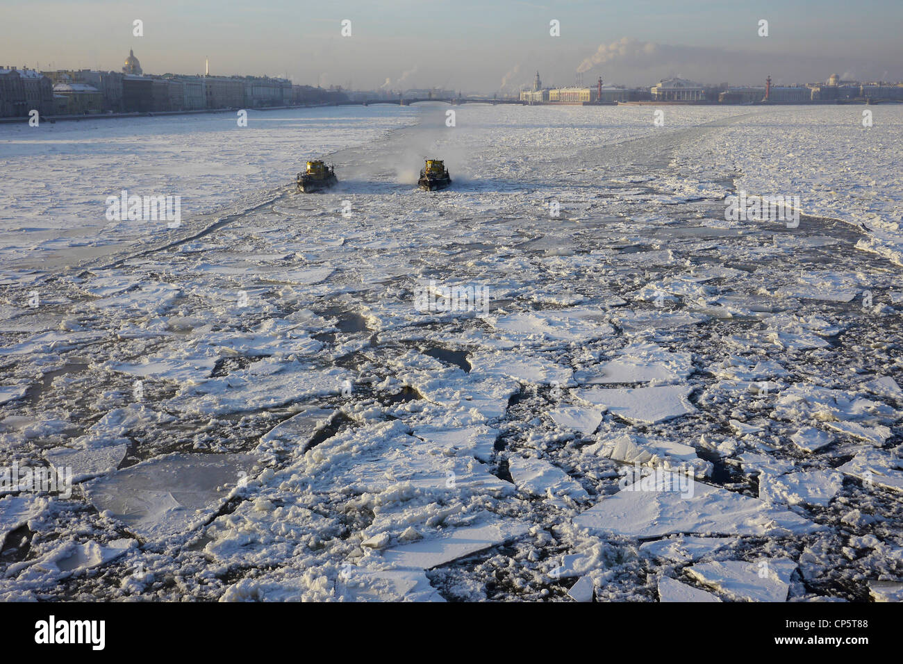 Schne Fluss Durch Sankt Petersburg Ebenbild