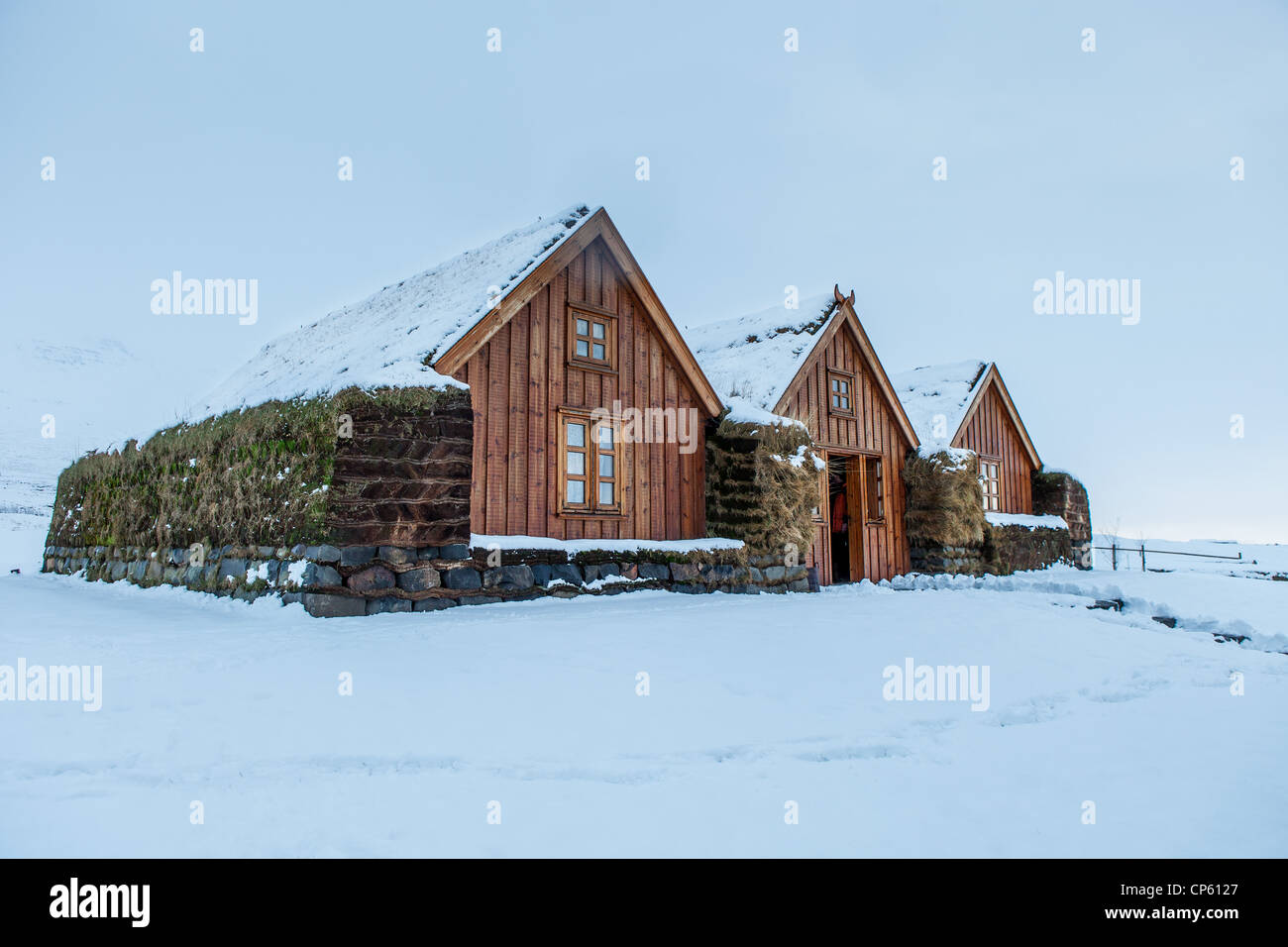 Traditionelles Bauernhaus mit begrünt Dach, Hofstadir, Island Stockfoto
