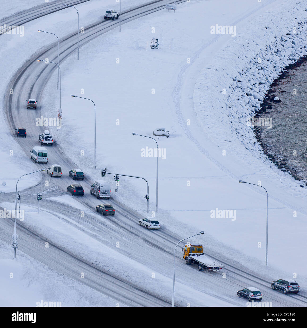 Autos Reisen während Schneesturm, Reykjavik, Island Stockfoto