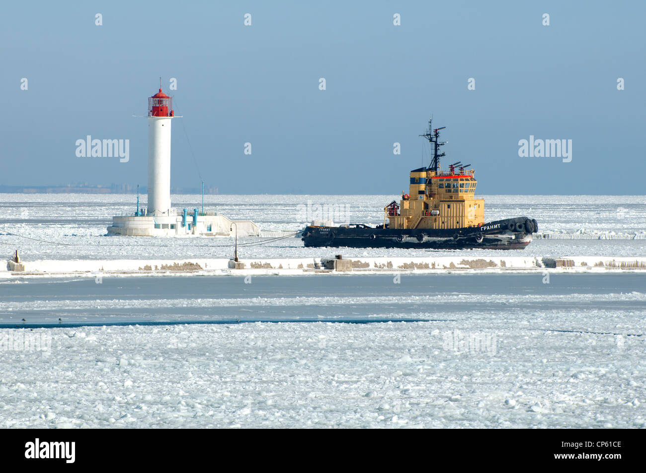 Die Hafenstadt Odessa ist durch Eis, gefrorenes Schwarzes Meer, ein seltenes Phänomen, letztmals im Jahr 1977, Odessa, Ukraine fiel blockiert Stockfoto