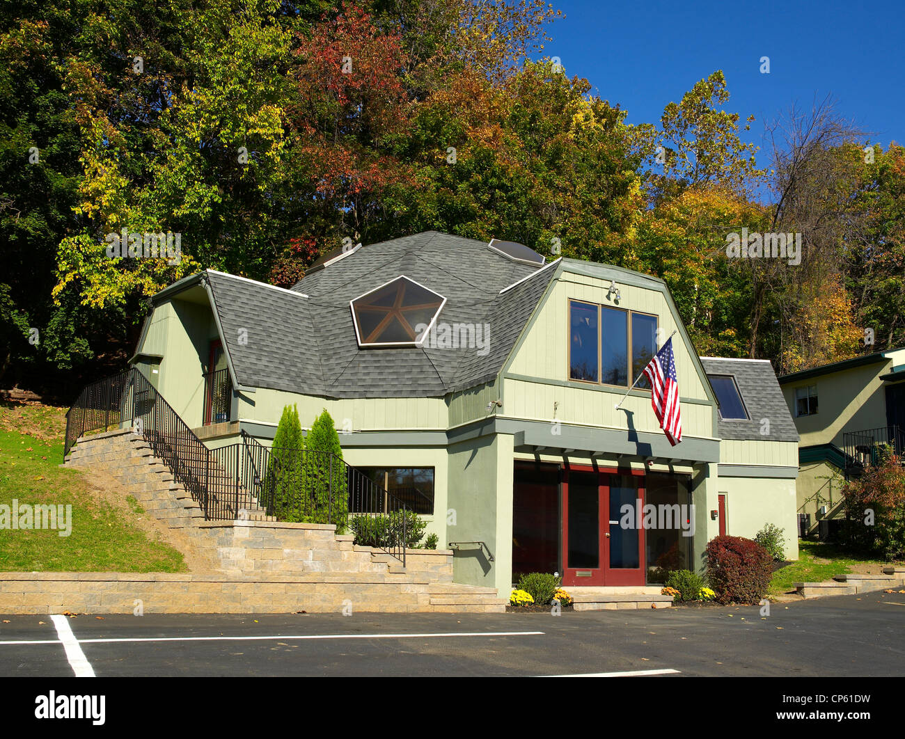 Geometrisches geodätisches Kuppelgebäude, West Conshohocken, Pennsylvania, USA Stockfoto