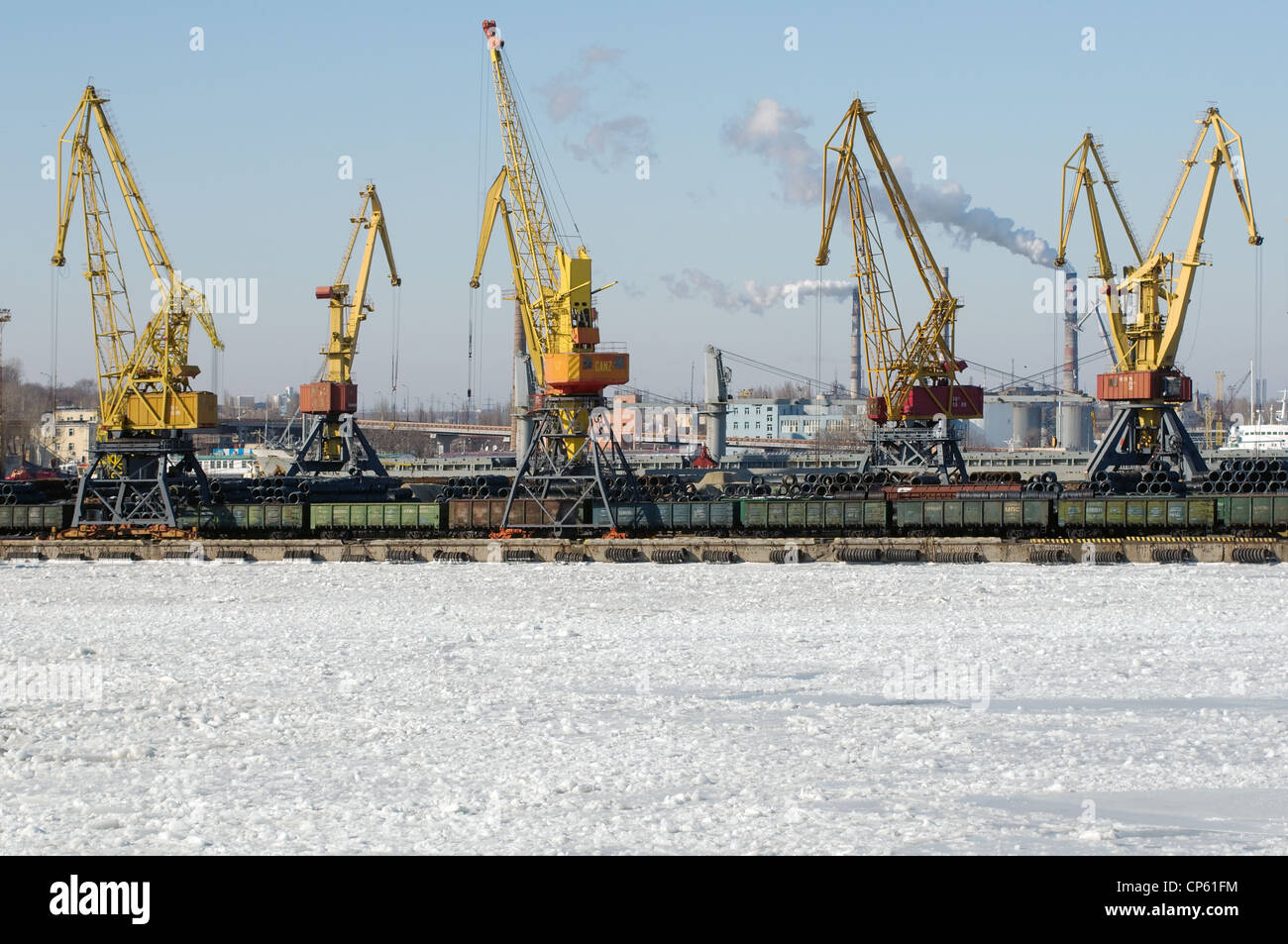 Die Hafenstadt Odessa ist durch Eis, gefrorenes Schwarzes Meer, ein seltenes Phänomen, letztmals im Jahr 1977, Odessa, Ukraine fiel blockiert Stockfoto