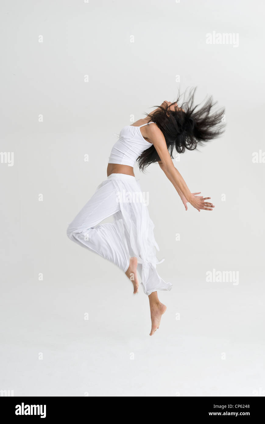 Tanzende frauen Ausgeschnittene Stockfotos und -bilder - Alamy