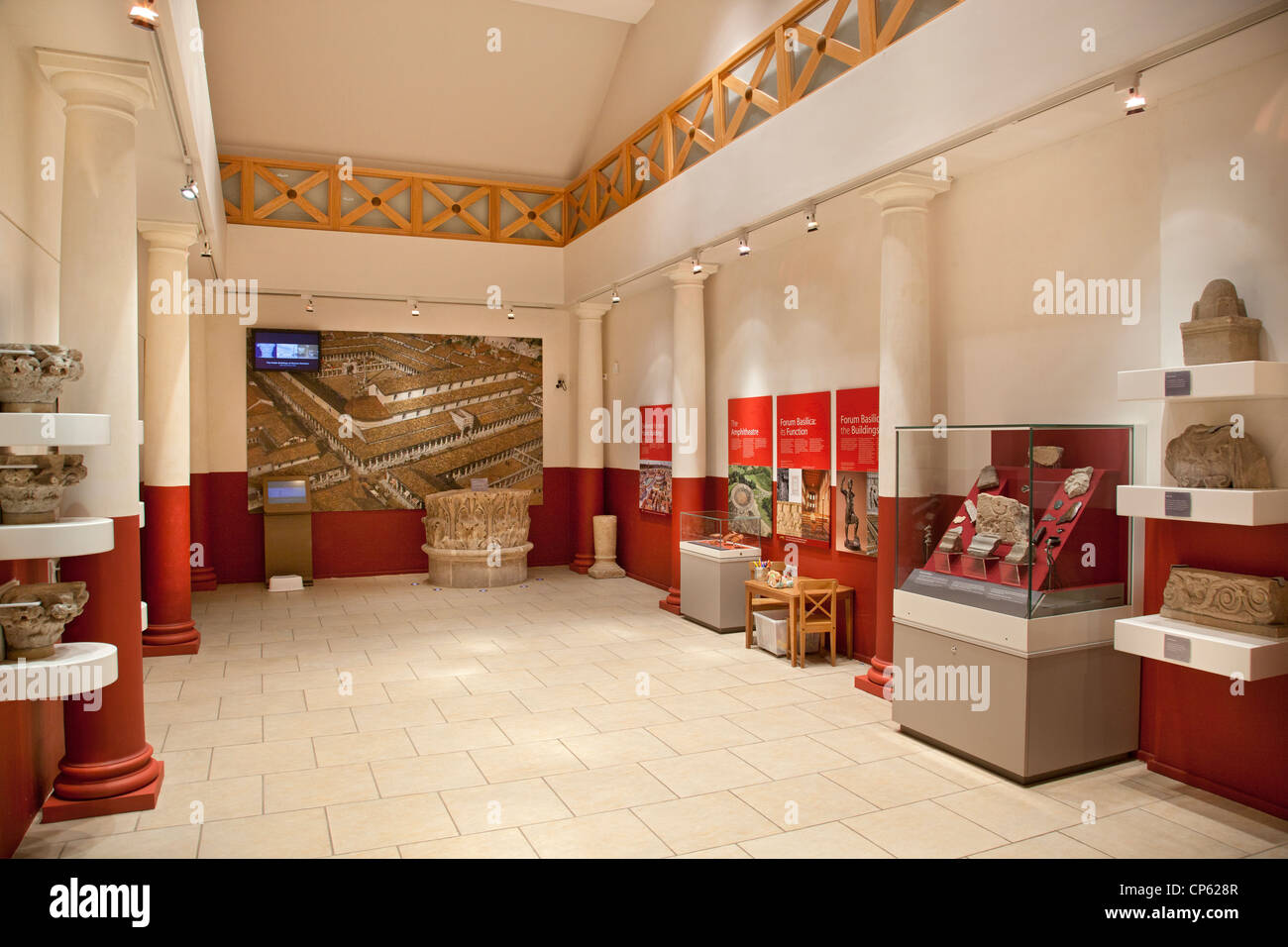 Im Inneren des Museums Roman Corinium in Cirencester, England Stockfoto