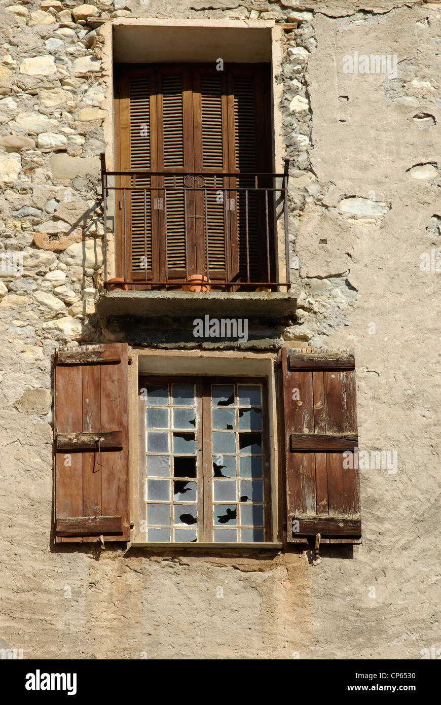 Windows in Entrevaux, Provence, Frankreich Stockfoto