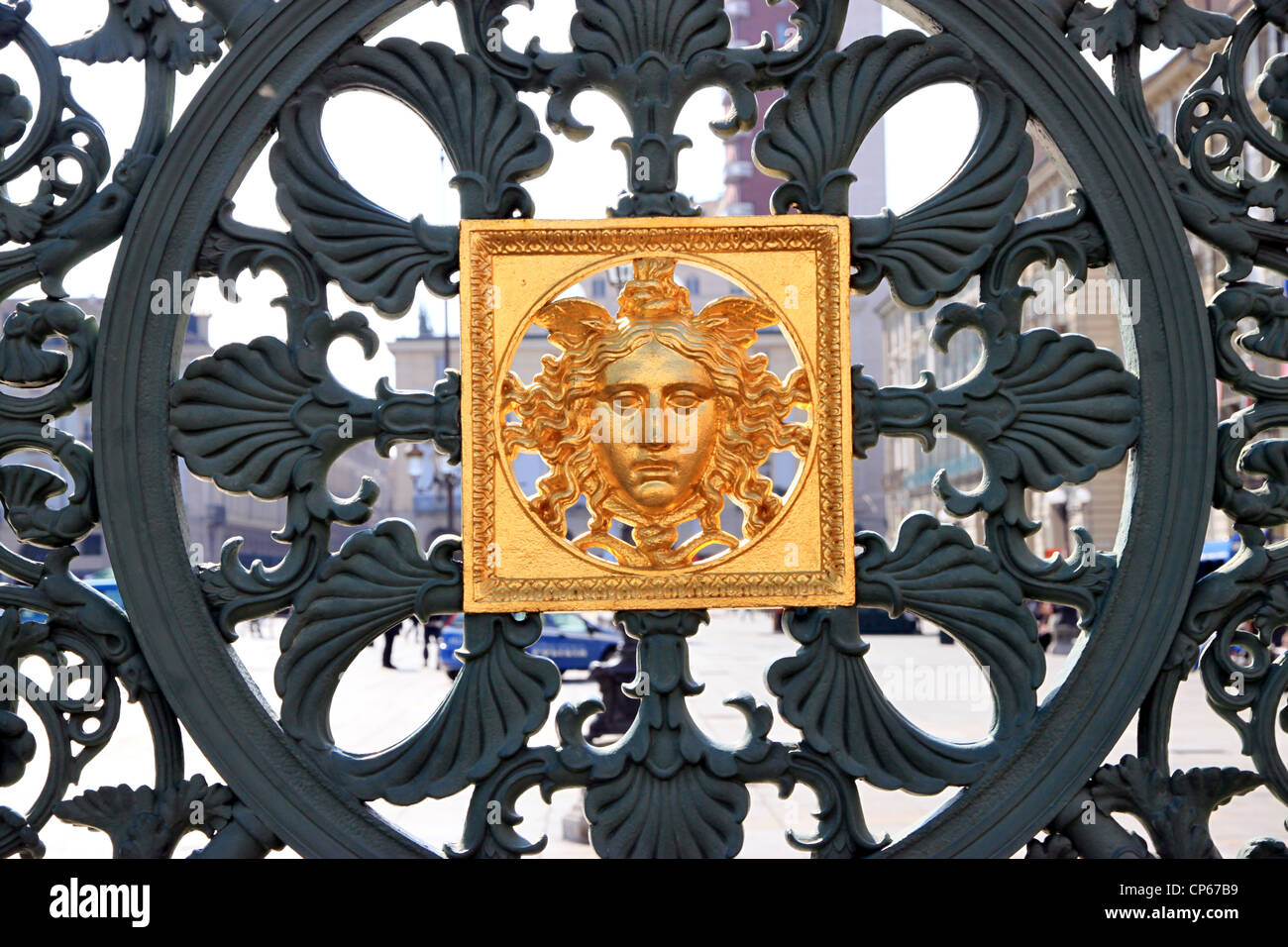 Goldene Ornamente auf den Königspalast von Turin Zufahrtstor Stockfoto