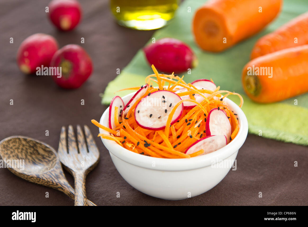 Karotte und Rettich Salat Stockfoto