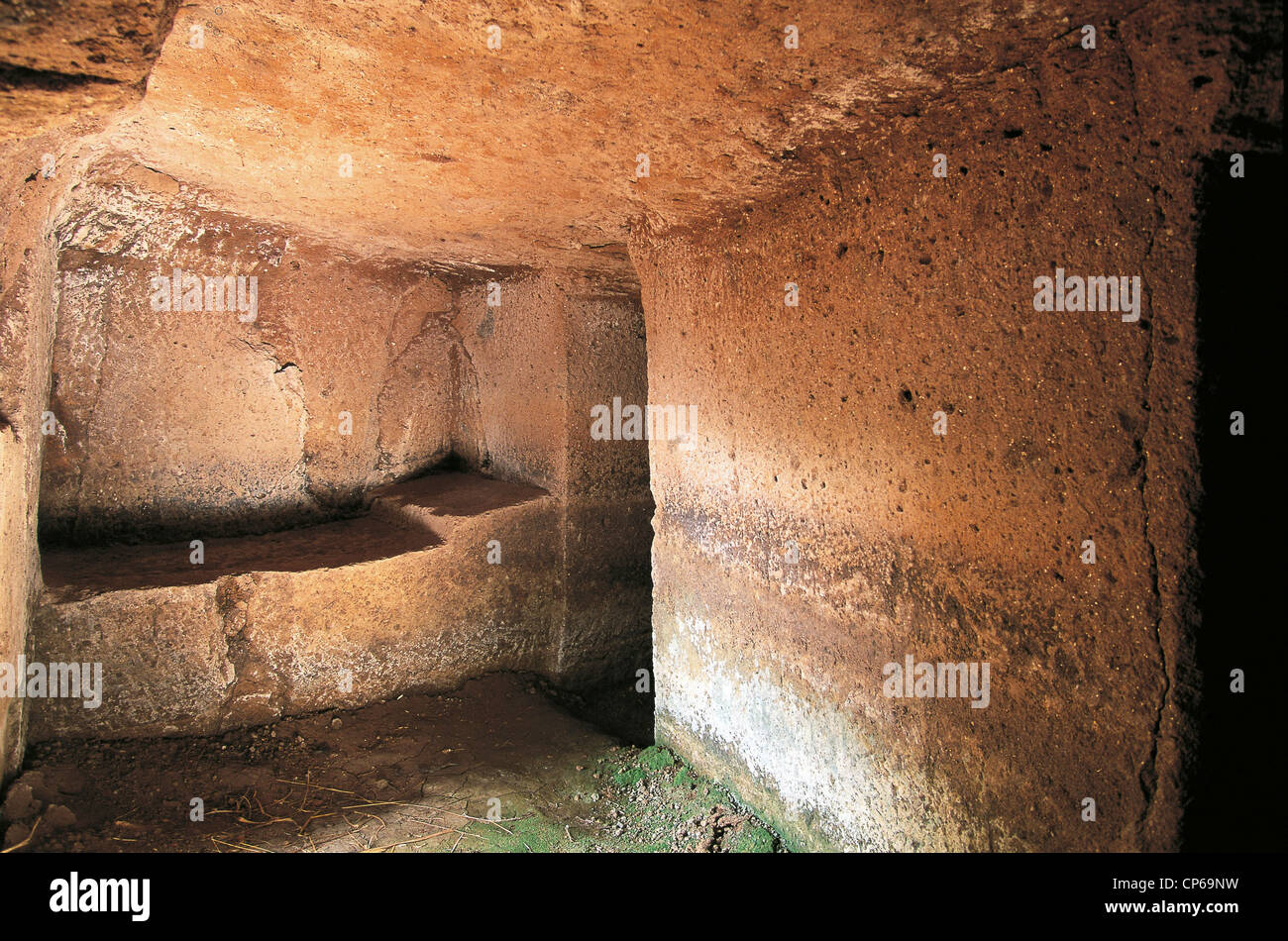 Lazio - Tuscania (VT) - etruskische Nekropole von Peschiera - Gräber in der Nähe des Grabes zu sterben, ext. Stockfoto