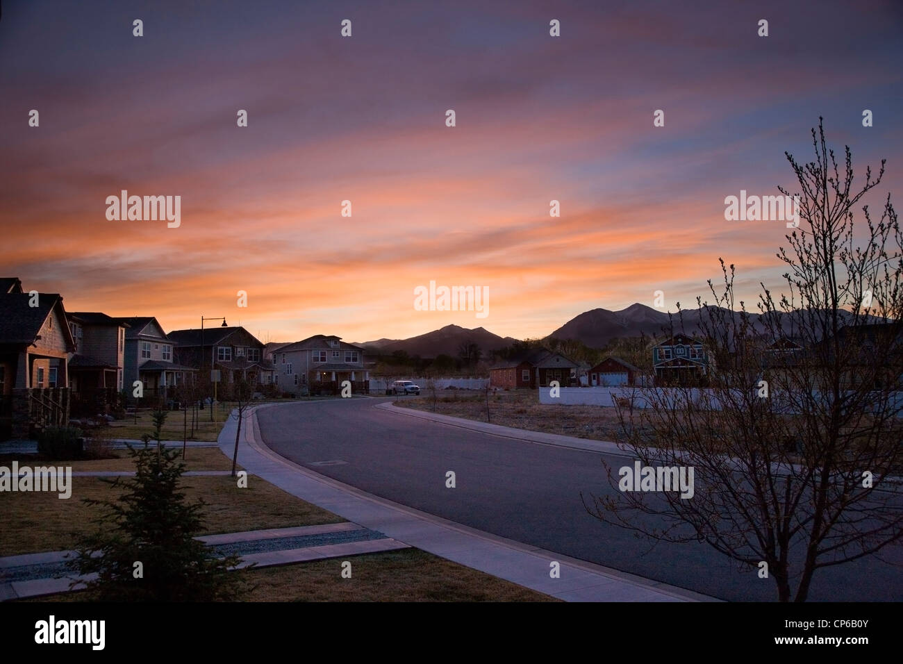 Blick auf den Sonnenuntergang Dämmerung von Wohngegend in Salida, Colorado, USA Stockfoto