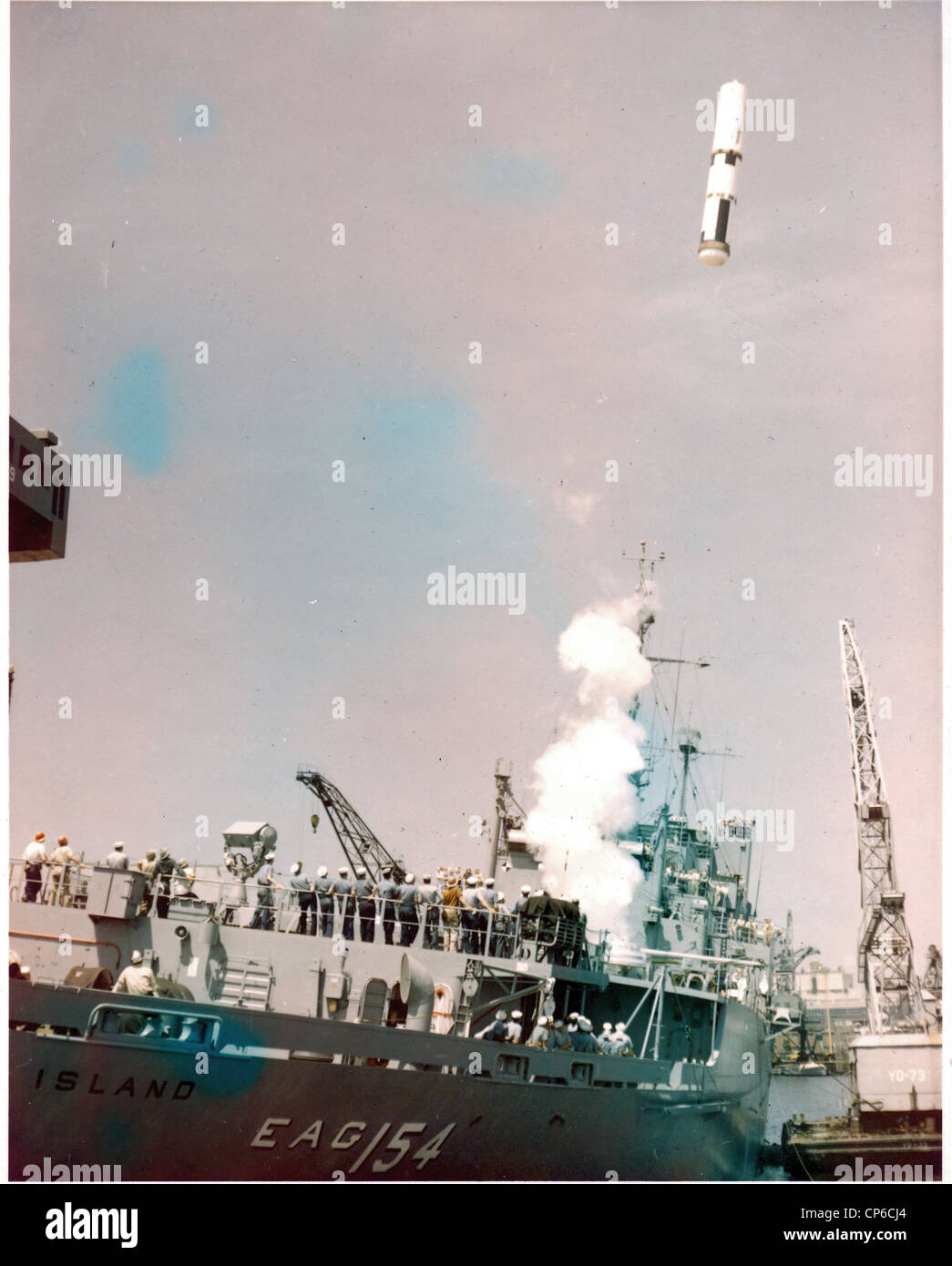 USS Beobachtung Island (E-AG-154) Test Polaris-Raketen abfeuern Stockfoto
