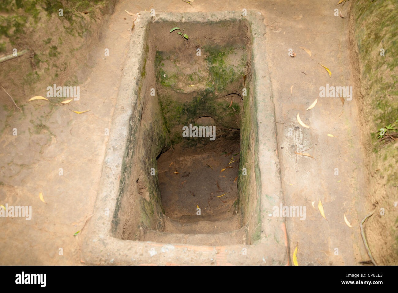 Ein Tunneleingang an Ben Dinh, Cu Chi, in der Nähe von Ho Chi Minh Stadt (Saigon), Vietnam Stockfoto