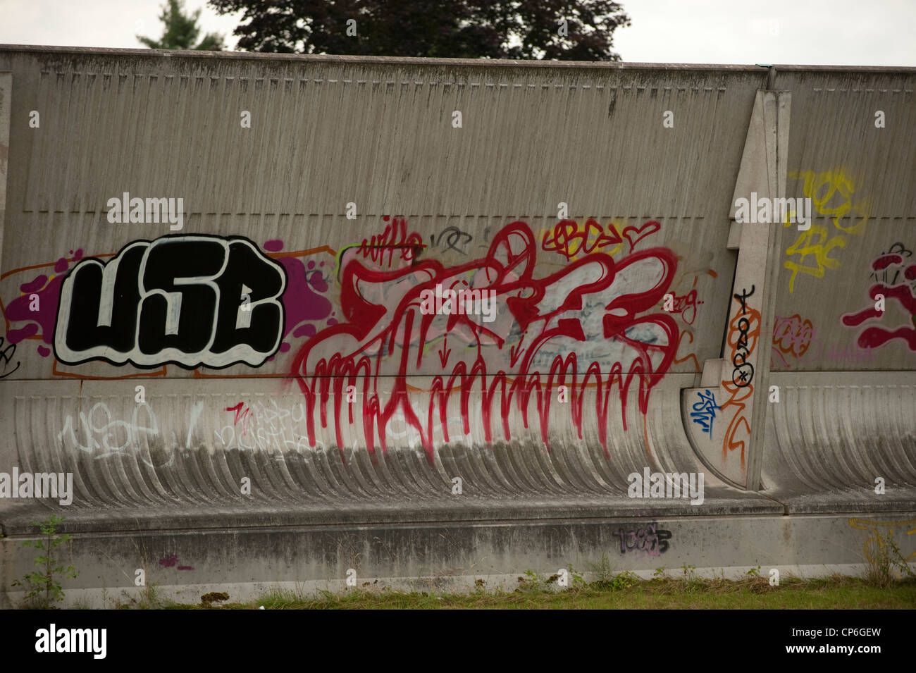Graffiti auf Straße Schallmauer E314 Geleen Deutschland Europa EU Stockfoto