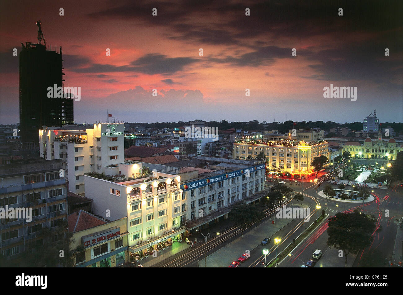 Viet Nam - Thanh Pho Ho Chi Minh, Hue Avenue. Das erste Licht des Abends Stockfoto