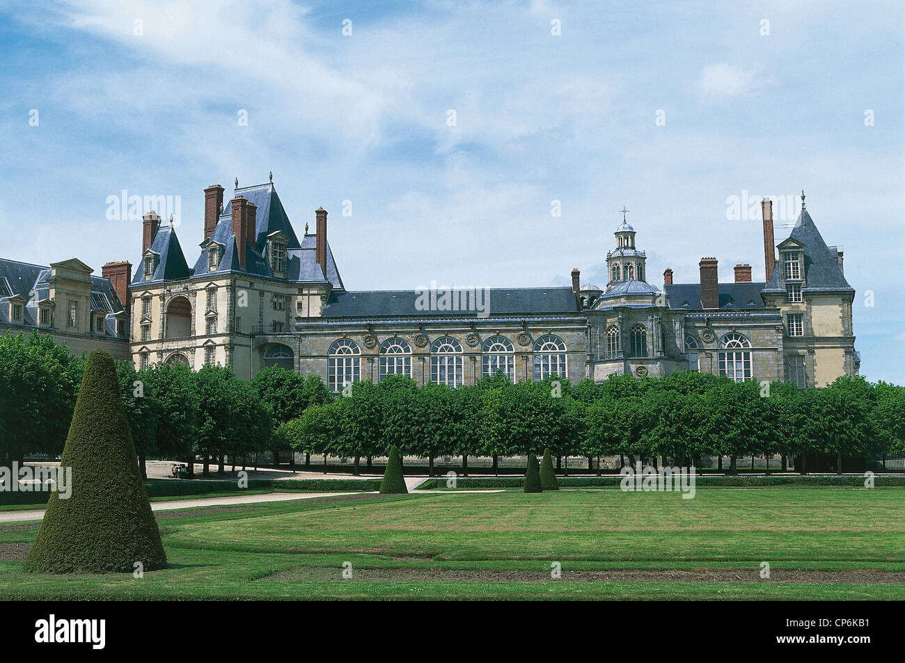 Frankreich - Ile de France - Schloss von Fontainebleau vom Park aus gesehen. Stockfoto
