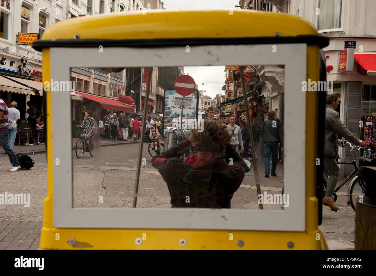 Tourist-Fahrt auf dem Fahrrad Taxi Amsterdam Holland Niederlande Europa EU Stockfoto