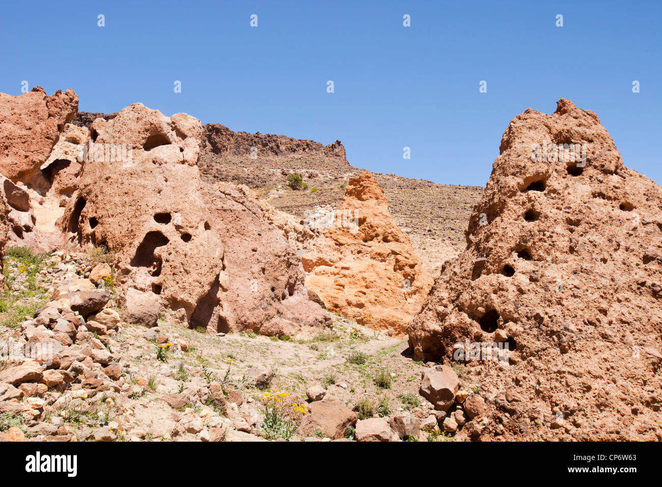 Ausgewaschene Felsformationen in der Nähe von Jebel Sirwa im Anti-Atlas-Gebirge in Marokko, Nordafrika. Stockfoto