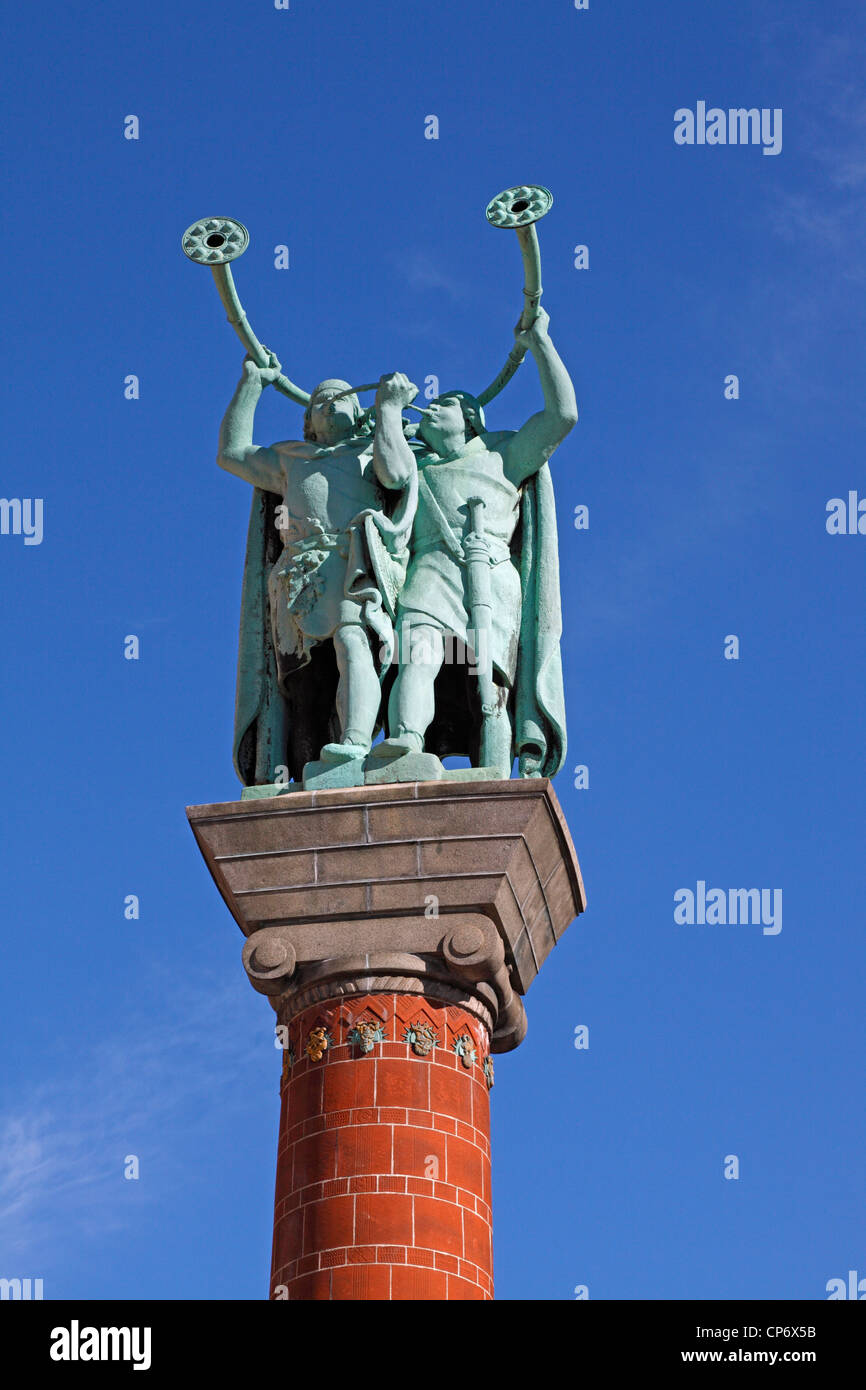 Der Lure Spieler, das Denkmal auf dem Rathausplatz in Kopenhagen, Dänemark, an einem klaren, sonnigen Tag im Frühling. Stockfoto