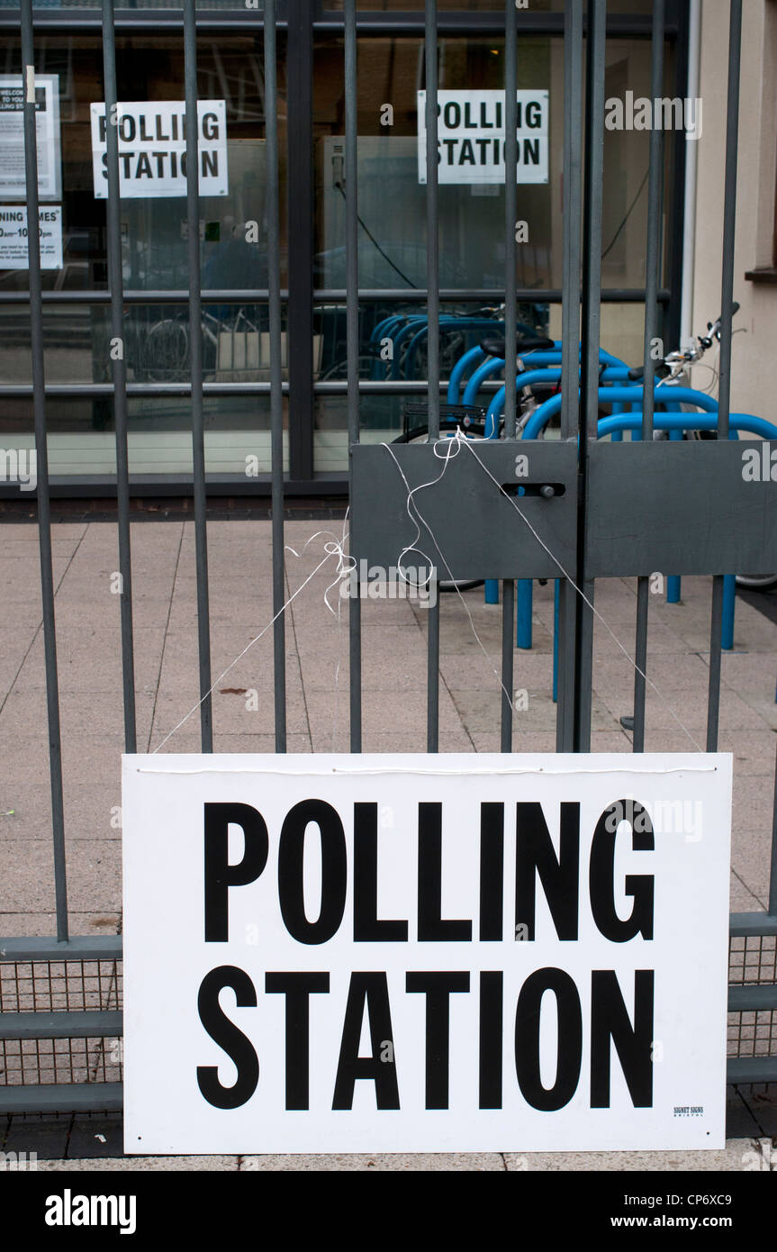 May3rd 2012 London Wahl. Hackney Wahllokal Zeichen Stockfoto