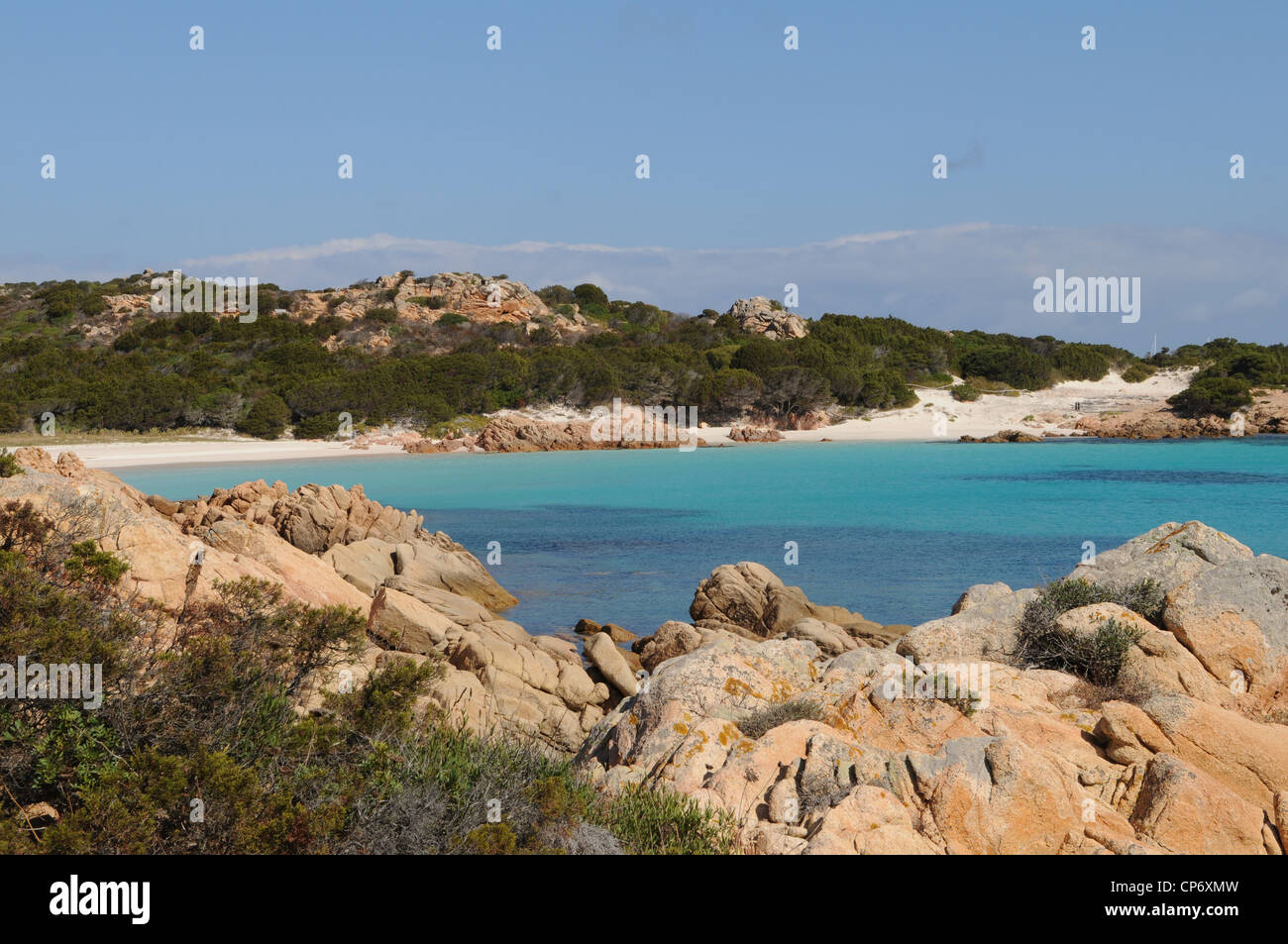 Der Blick auf den berühmten Strand von Spiaggia Rosa in Budelli Insel des Archipels von La Maddalena Nationalpark, Sardinien, Italien Stockfoto