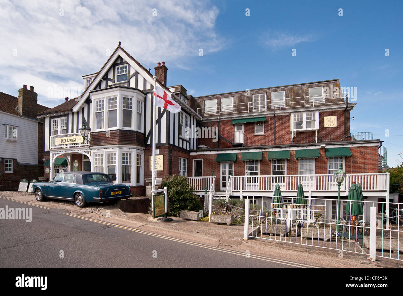 RYE, EAST SUSSEX, Großbritannien - 30. APRIL 2012: Außenansicht des Rye Lodge Hotels Stockfoto