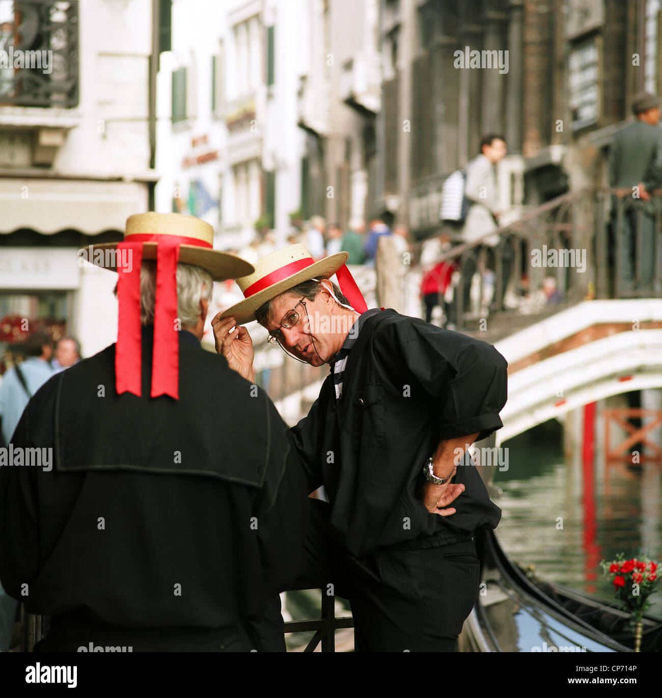 Gondolieri warten auf Kunden, Venedig, Italien Stockfoto