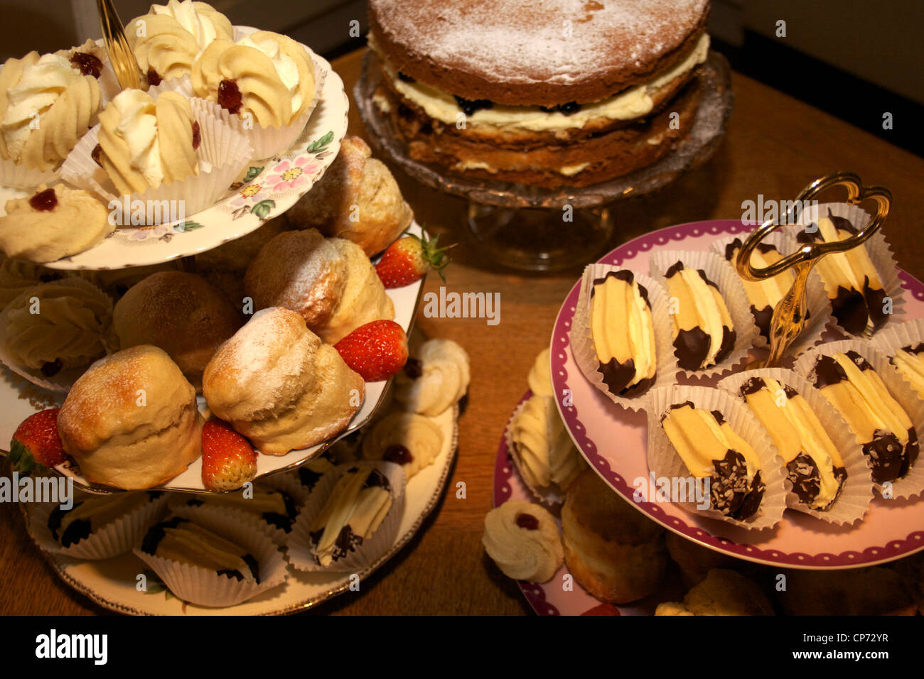 Afternoon-Tea Leckereien auf dem display Stockfoto