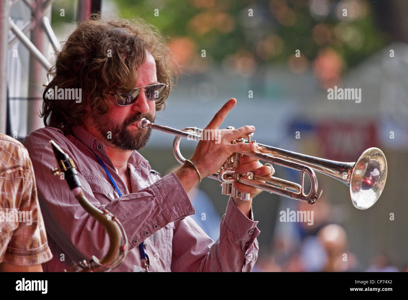 Trompeter mit der Pete Josef Band auf der Queens Square Bühne auf der Bristol Hafen-Festival UK 2011 Stockfoto