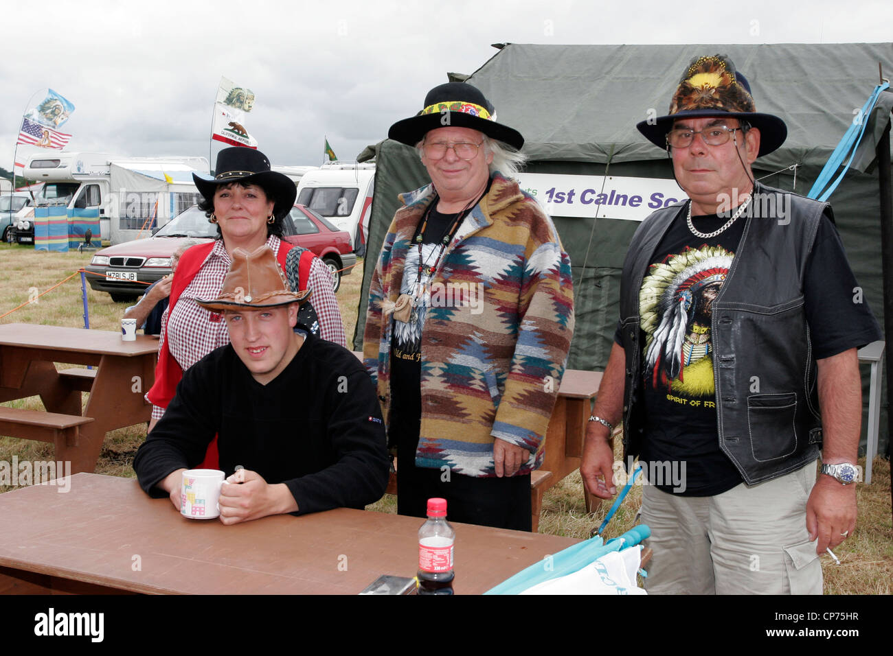 Teilnehmer in viktorianischen Kostümen auf dem Calne Country Music Festival in dem Ausstellungsgelände, Beversbrook Stockfoto