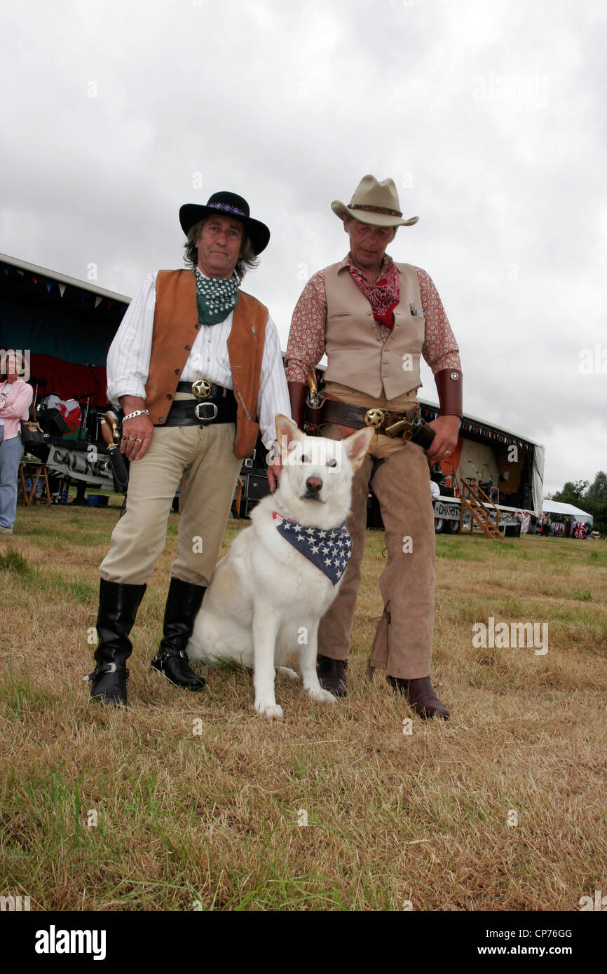 Cowboys und ihren Hunden Calne Country Music Festival in dem Ausstellungsgelände, Beversbrook Stockfoto