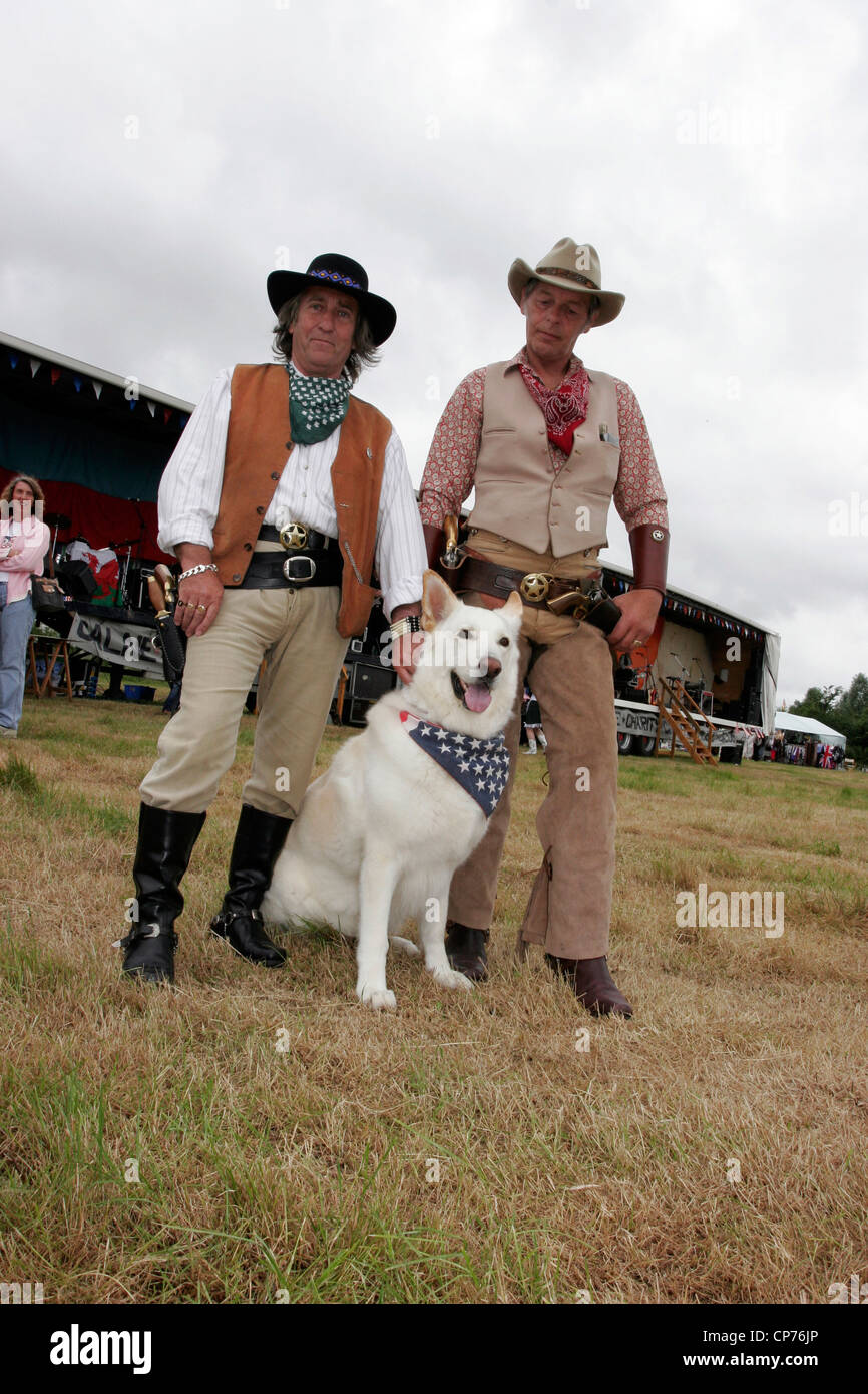 Cowboys und ihren Hunden Calne Country Music Festival in dem Ausstellungsgelände, Beversbrook Stockfoto
