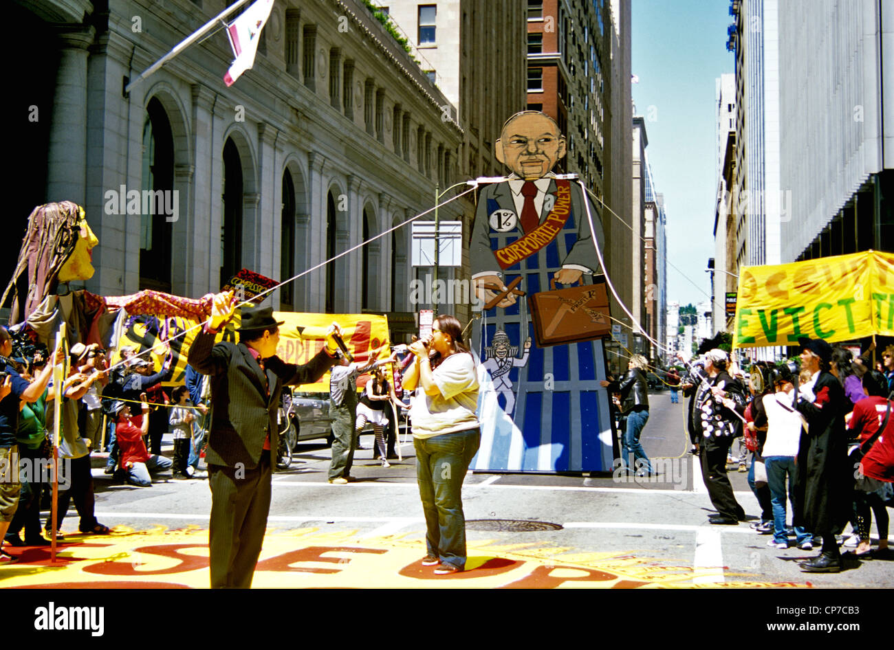Occupy San Francisco Ein Ableger Der Occupy Wall Herunterziehen Karikatur Von Corporate Wall Street Banker Am Maifeiertag Stockfotografie Alamy