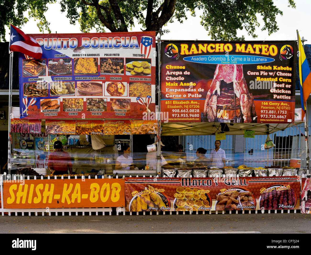 Lateinamerikanischen Imbiss-Stand. Calle Ocho Karneval. Miami. Florida. USA Stockfoto