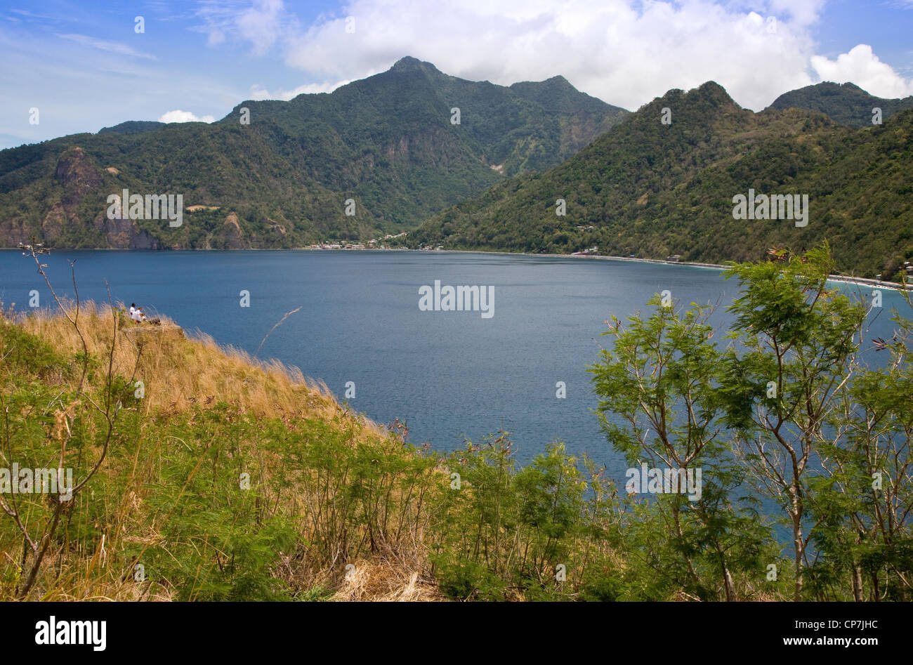 Blick von Scotts Kopf über Soufriere Bay in Richtung Morne Plat Pays in Dominica West Indies Stockfoto