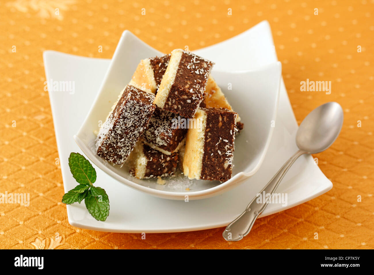 Kleines Gebäck mit Schokolade und Pinienkernen. Rezept zur Verfügung. Stockfoto