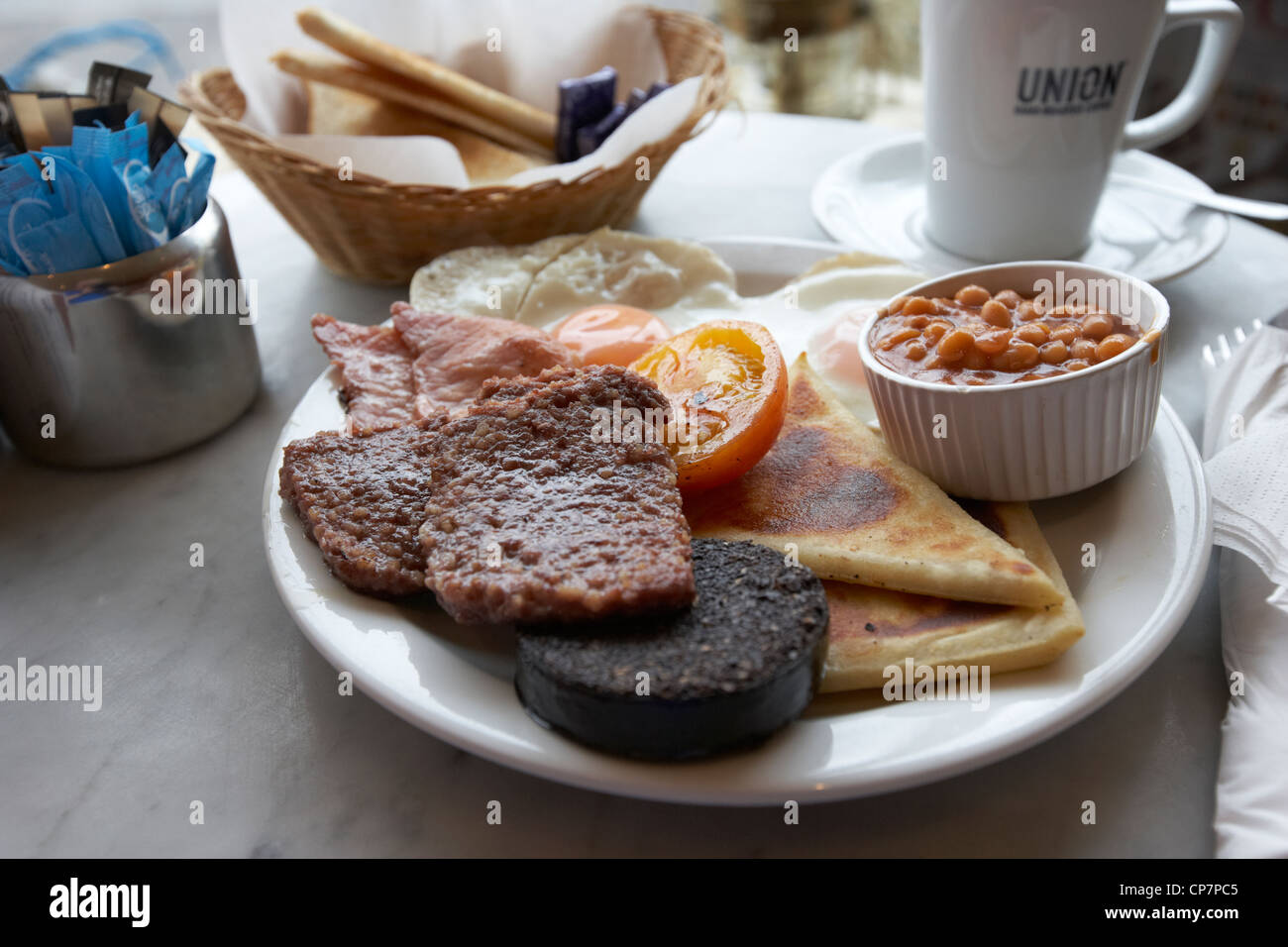 traditionelle schottische Frühstück in einem Café in Schottland, Vereinigtes Königreich Stockfoto