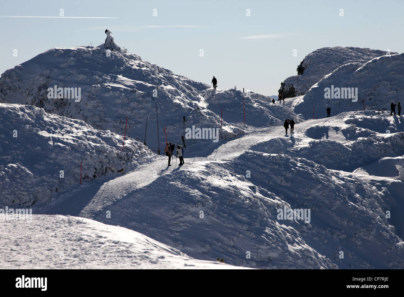 Die Menschen gehen IN SCHNEEBERG UNTERSBERG Österreich 28. Dezember 2011 Stockfoto