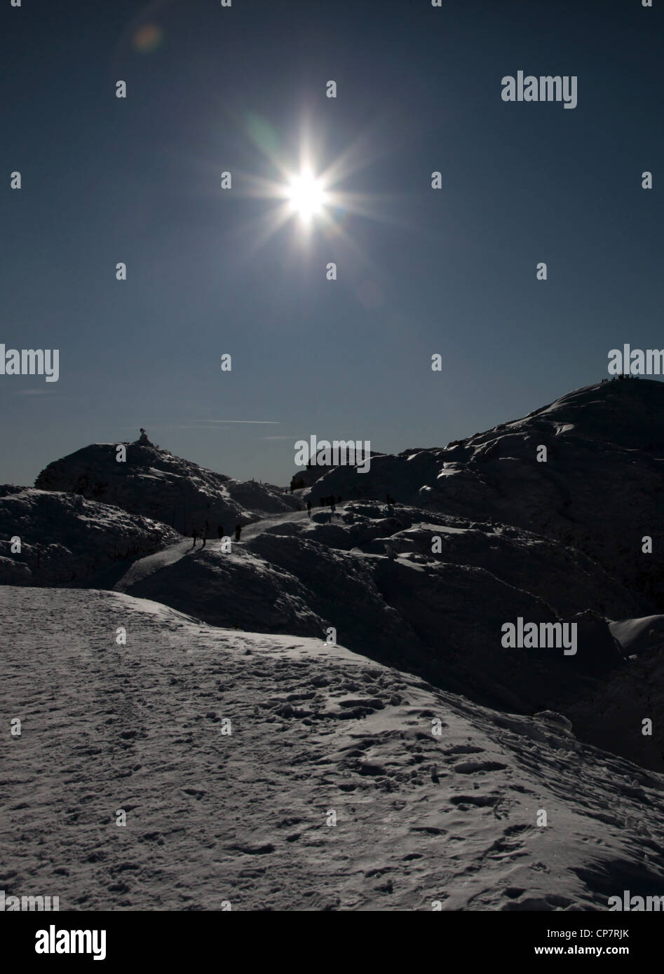 Die Menschen gehen IN SCHNEEBERG UNTERSBERG Österreich 28. Dezember 2011 Stockfoto