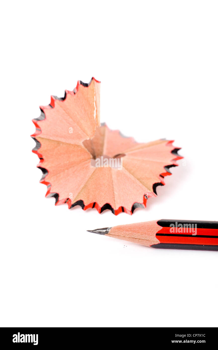 Bleistift-Späne mit weißem Hintergrund Stockfoto